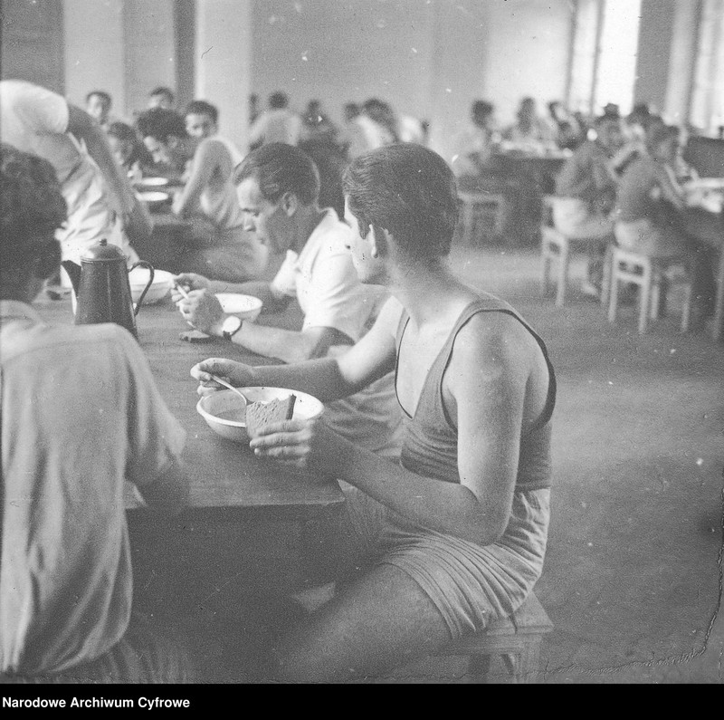 image.from.unit.number "Członkowie organizacji paramilitarnej "Służba Polsce""