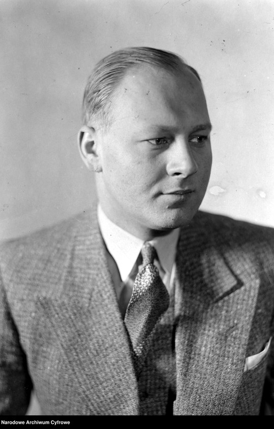 image.from.unit.number "Antoni Brzozowski"