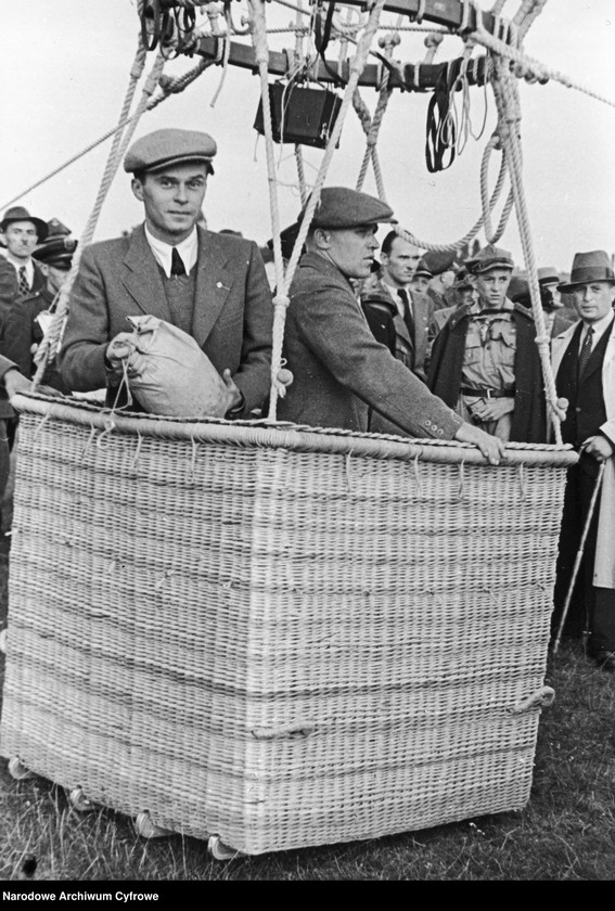 image.from.unit.number "Zawody balonowe juniorów zorganizowane przez sekcję balonową Aeroklubu Warszawskiego"
