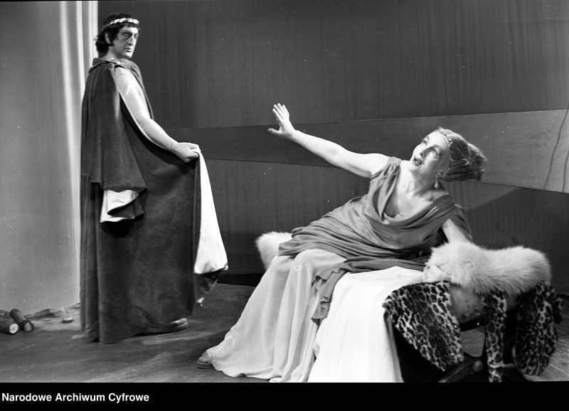 image.from.unit.number "Warszawa. Teatr Młodej Warszawy - sztuka "Ifigenia (Wiatr za dziewczynę)""