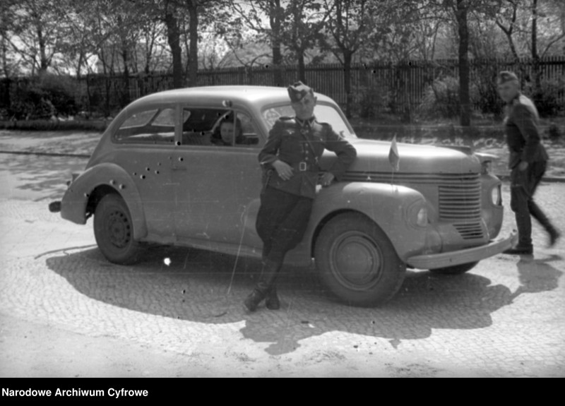Obraz 11 z kolekcji "Defilada 9 maja 1945 batalion fizylierów 1 BPanc. Al. Hallera, Gdańsk111"