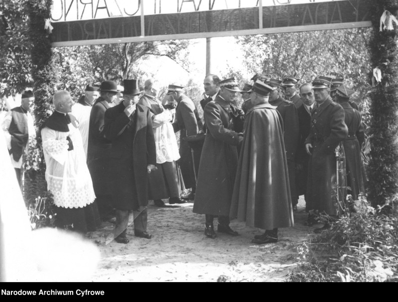 image.from.unit.number "Przeniesienie trumny z prochami hetmana Stefana Czarnieckiego do sarkofagu w Czarncy"