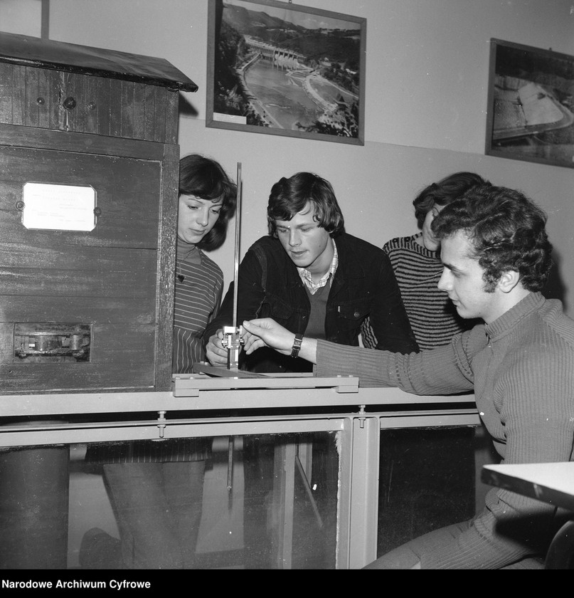 image.from.unit.number "Technikum Gospodarki Wodnej w Dębem"