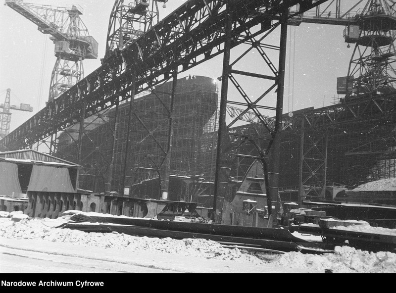 image.from.unit.number "Stocznia Gdańska im. Lenina podczas zimy"