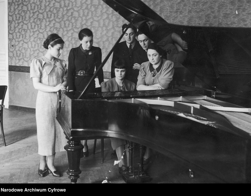 image.from.unit.number "III Międzynarodowy Konkurs Pianistyczny im. Fryderyka Chopina w Warszawie"