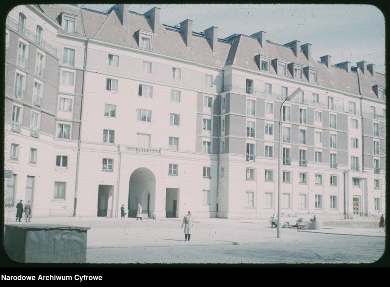 image.from.unit.number "Widoki Warszawy na trasie: Hoża - Plac Konstytucji - Aleja Wyzwolenia - plac Zbawiciela - Marszałkowska - Aleje Jerozolimskie"