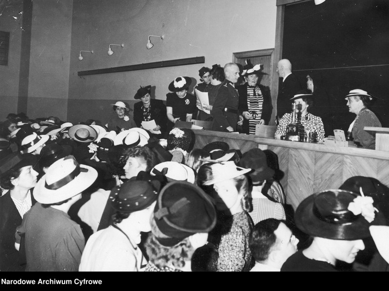 image.from.unit.number "Zakończenie zorganizowanego przez PCK kursu ratunkowo-sanitarnego w sali Auditorium Maximum Uniwersytetu Józefa Piłsudskiego w Warszawie"