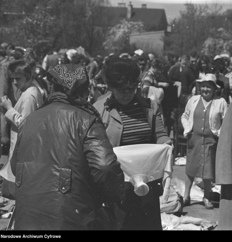 image.from.unit.number "Bazar przy ul. Paderewskiego w Rembertowie"