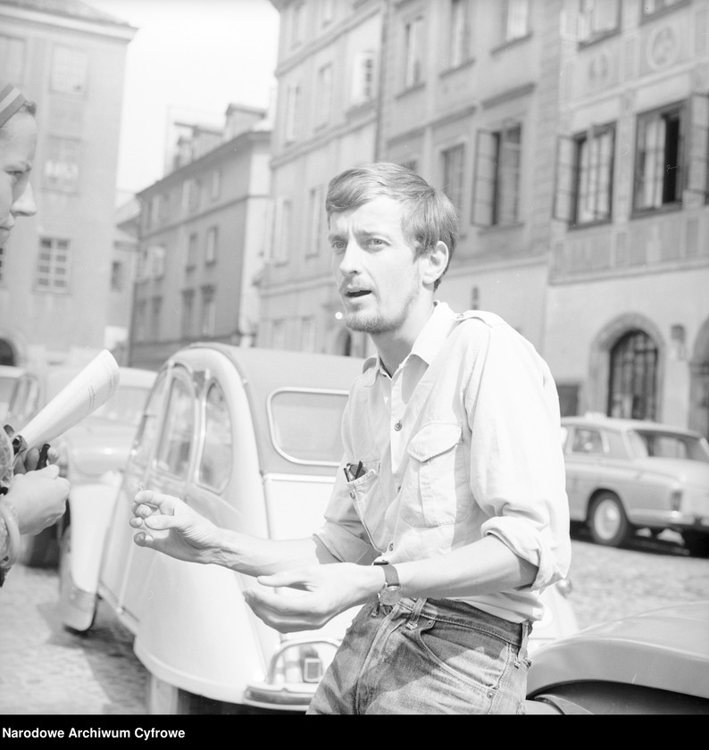 image.from.unit.number "Cudzoziemcy zwiedzający Warszawę"