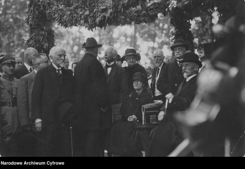 Obraz 1 z jednostki "Instytut Radowy im. Marii Skłodowskiej-Curie - uroczystość poświęcenia kamienia węgielnego pod budowę Instytutu"