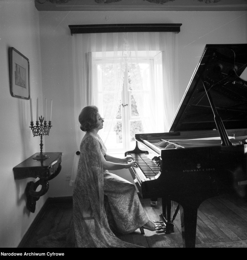 image.from.unit.number "Regina Smendzianka, pianistka"