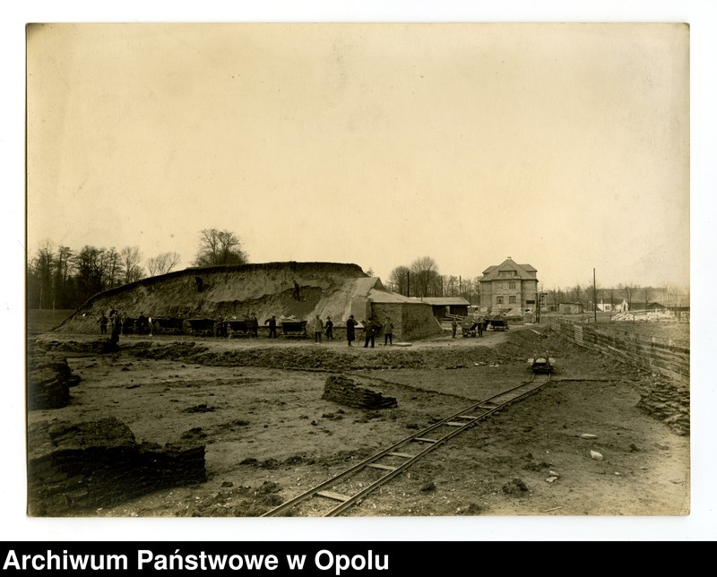 Obraz 17 z jednostki "Obwałowania Bastionu VI – Marii Magdaleny i jego rozbiórka (obecnie Plac Paderewskiego)"