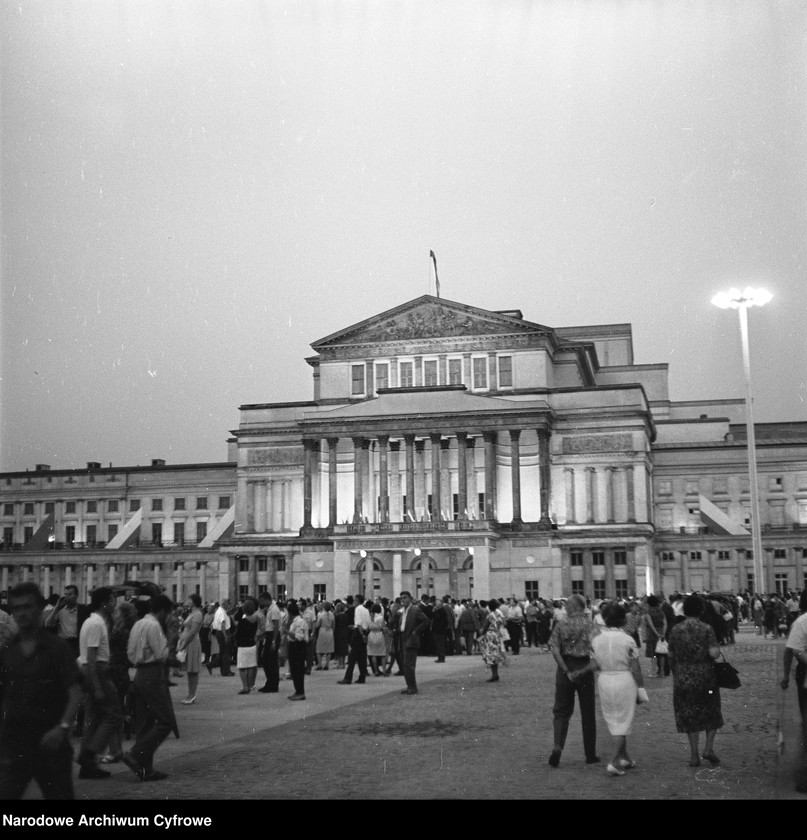 image.from.unit.number "Odsłonięcie Pomnika Bohaterów Warszawy (Nike) na pl. Teatralnym w Warszawie"