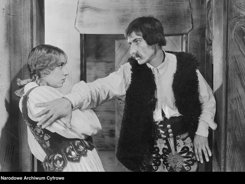 image.from.unit.number "Film "Zamarłe echo""