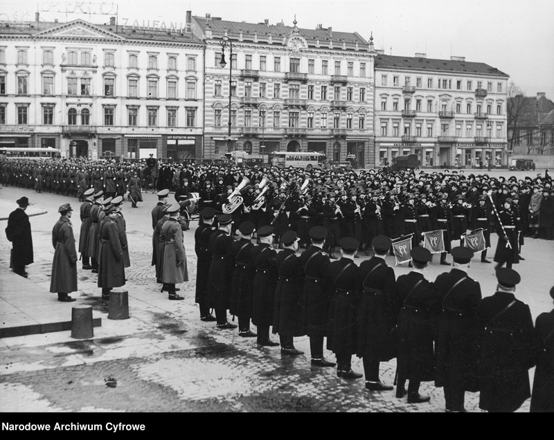 image.from.unit.number "Szef Głównego Urzędu Policji Porządkowej (Ordnungspolizei-OrPo) general der Polizei Kurt Daluege podczas pobytu w Warszawie"