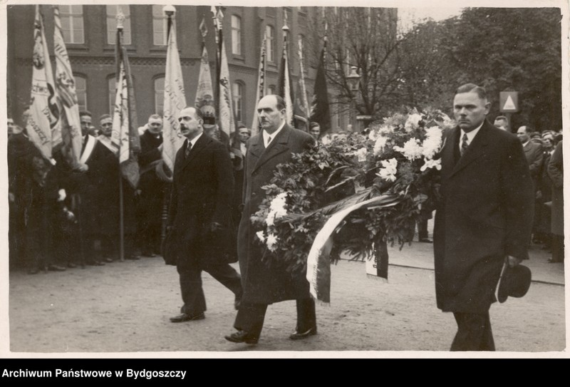 image.from.unit.number "Pochód rzemieślników ulicami centrum Bydgoszczy z okazji Zjazdu Rzemiosła Pomorskiego w dniu 30.10.1938 r. w Bydgoszczy - plac Kościeleckich"