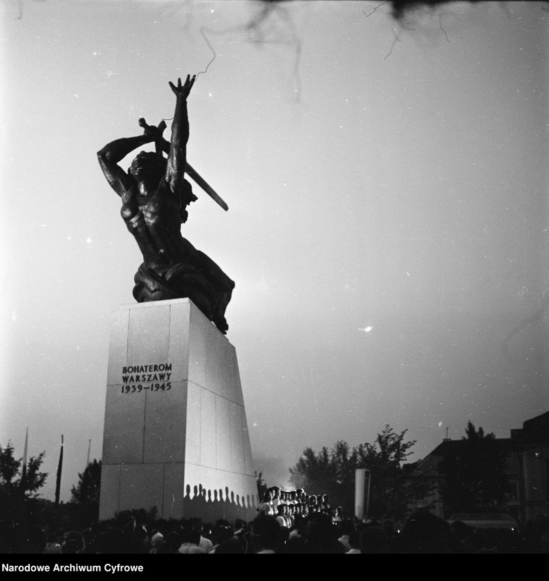 image.from.unit.number "Odsłonięcie Pomnika Bohaterów Warszawy (Nike) na pl. Teatralnym w Warszawie"