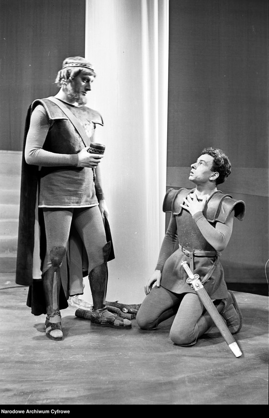 image.from.unit.number "Warszawa. Teatr Młodej Warszawy - sztuka "Ifigenia (Wiatr za dziewczynę)""