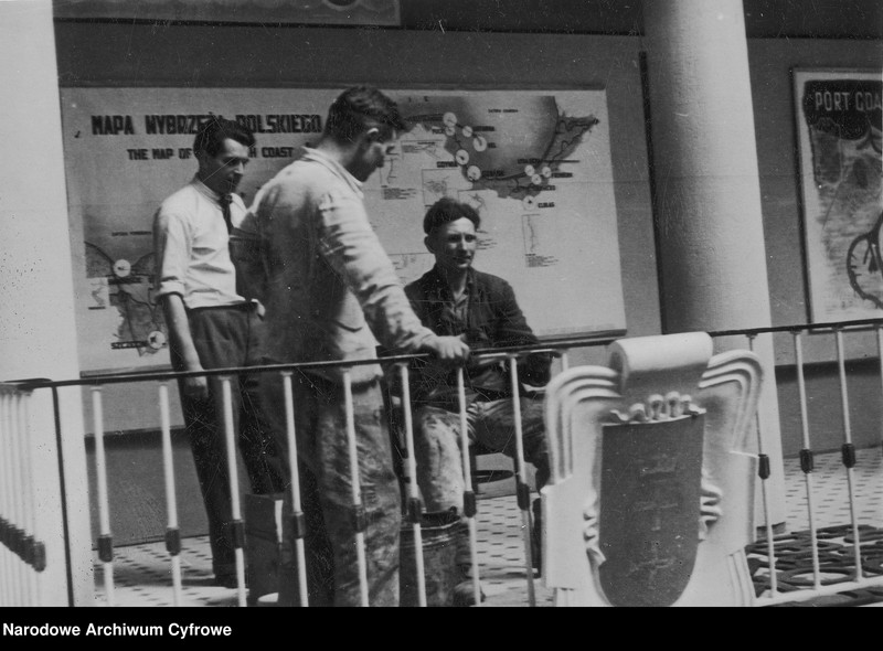 image.from.unit.number "Wystawa Przemysłu Ziem Odzyskanych w salach Państwowego Instytutu Geologicznego przy ul. Rakowieckiej 4 w Warszawie"