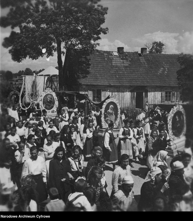 image.from.unit.number "Procesja Bożego Ciała we wsi Kadzidło na Kurpiach"