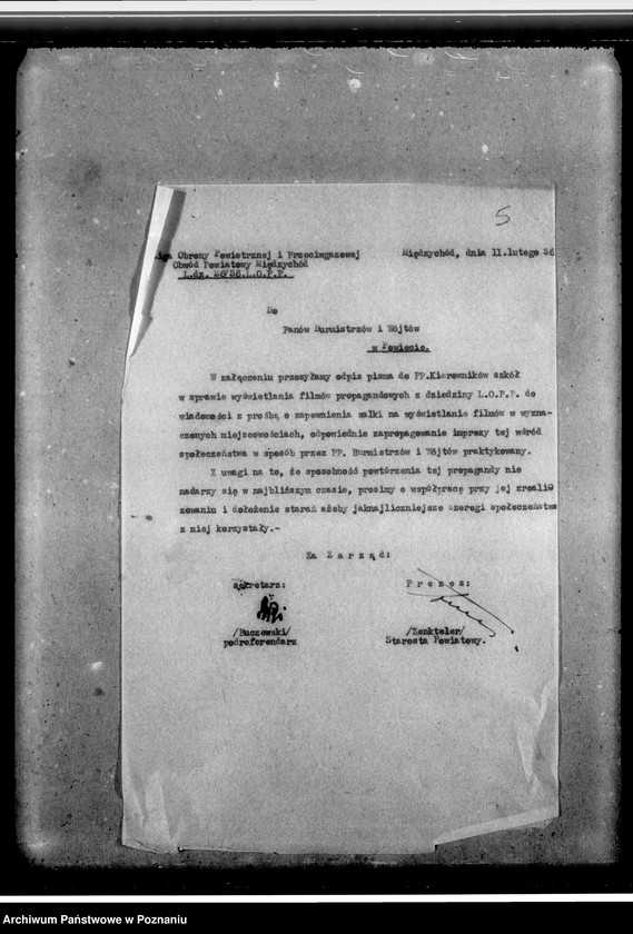 Obraz 9 z jednostki "Korespondencja: okólniki Poznańskiego Okręgu Wojewódzkiego. Sprawozdania z objazdu autokina. Szkice rysunkowe na plansze propagandowe"