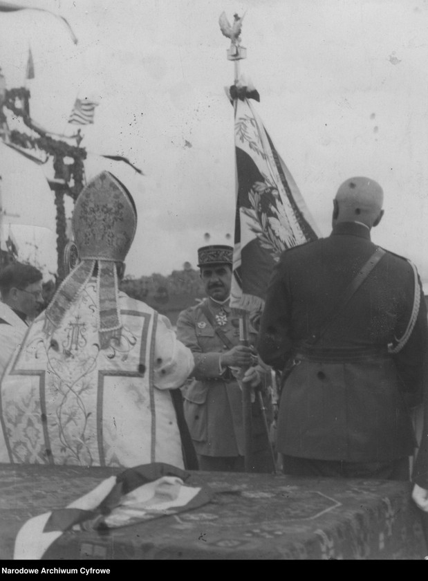 image.from.unit.number "Wręczenie sztandarów 44 i 45 pułkom piechoty"