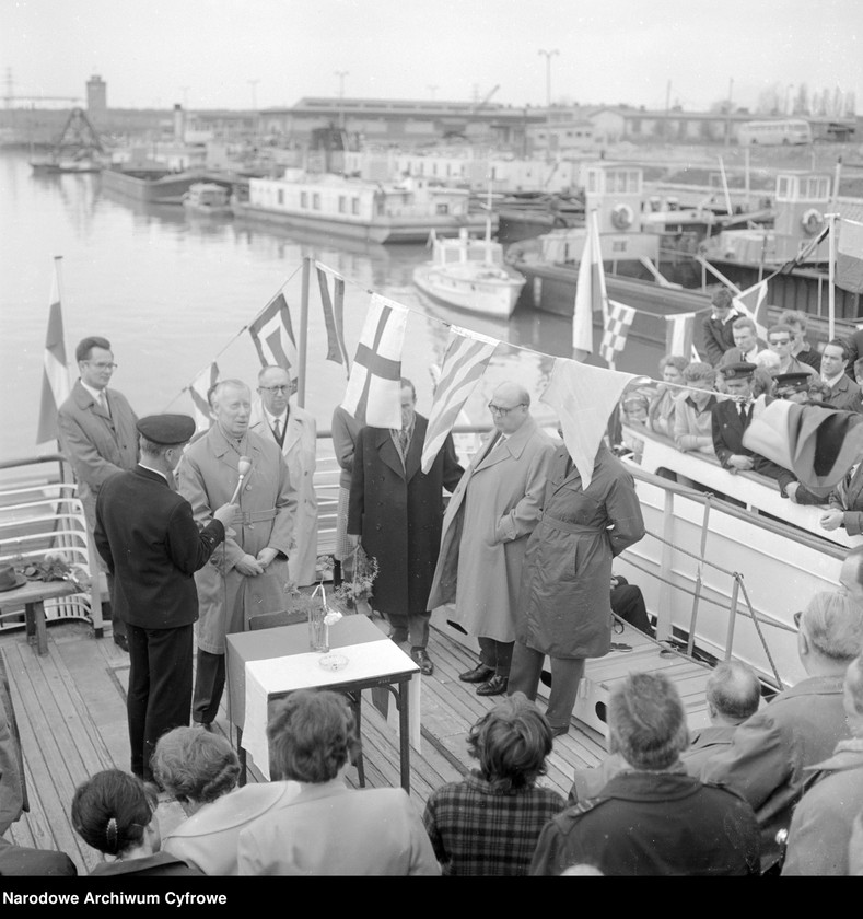 image.from.unit.number "Rejs inaugurujący żeglugę pasażerską na Kanale Żerańskim"