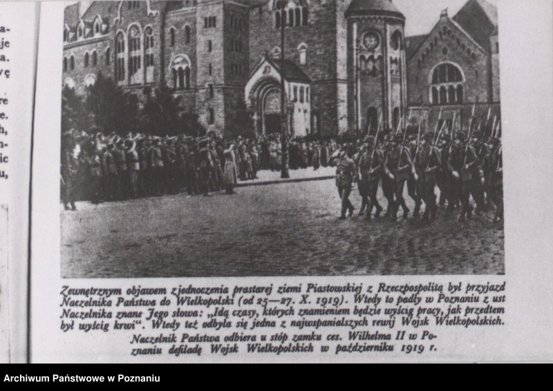 Obraz 3 z jednostki "Józef Piłsudski na dziedzińcu Zamku Cesarskiego w Poznaniu."