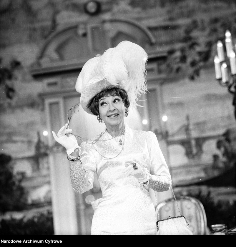 image.from.unit.number "Warszawa. Teatr Syrena - sztuka "Lord z walizki""