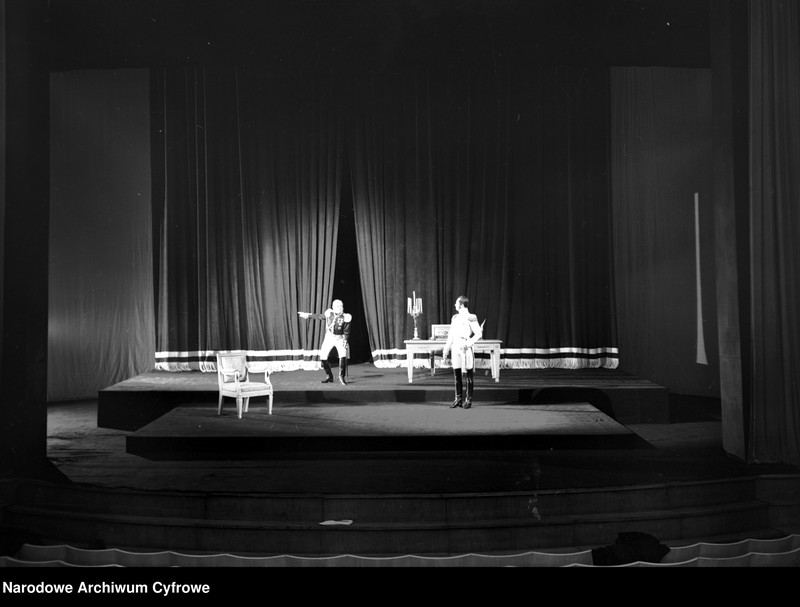 Obiekt od lewej: Jan Kurnakowicz, Igor Śmialowski z jednostki Warszawa. Teatr Narodowy - sztuka "Kordian"