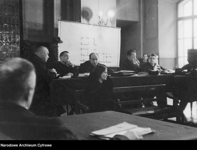 image.from.unit.number "Proces Rity Gorgonowej oskarżonej o zabójstwo Elżbiety (Lusi) Zaremby córki lwowskiego architekta Henryka Zaremby przed Sądem Okręgowym w Krakowie"