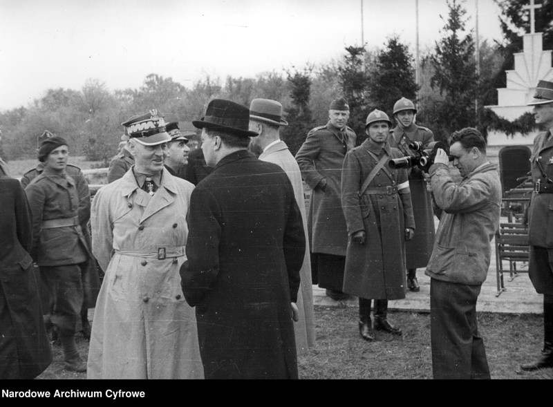 image.from.unit.number "1 Dywizja Grenadierów Wojska Polskiego we Francji - obchody święta 3 Maja i uroczystość nadania miana Grenadierów odbywające się przy szosie Autreville-Martigny"