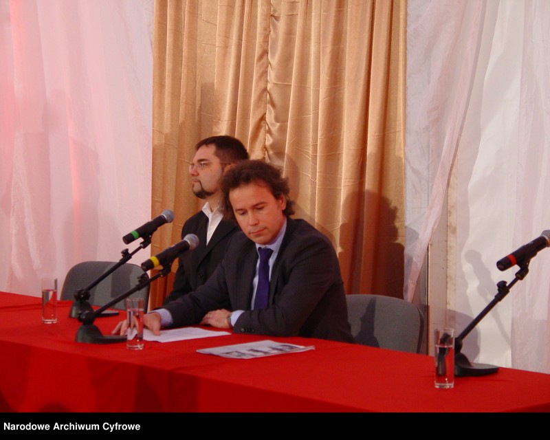 image.from.unit.number "Warszawa. Pasaż Wiecha. Wystawa "Ściana Wschodnia czyli spacerkiem po Pasażu Wiecha""