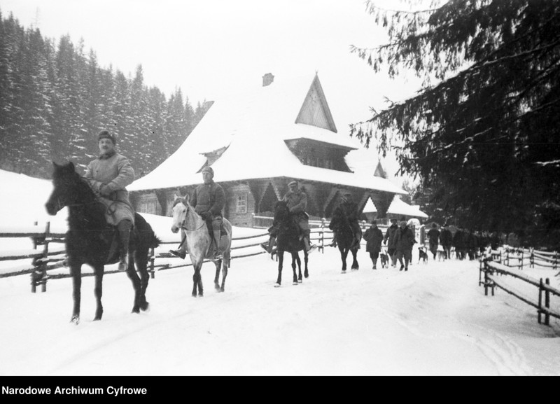 image.from.unit.number "Polowanie na niedźwiedzie w nadleśnictwie Sołotwina, w lasach należących do hrabiego Adama Zdzisława Zamoyskiego"