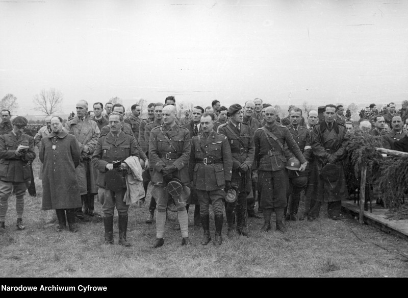 image.from.unit.number "1 Dywizja Grenadierów Wojska Polskiego we Francji - obchody święta 3 Maja i uroczystość nadania miana Grenadierów odbywające się przy szosie Autreville-Martigny"