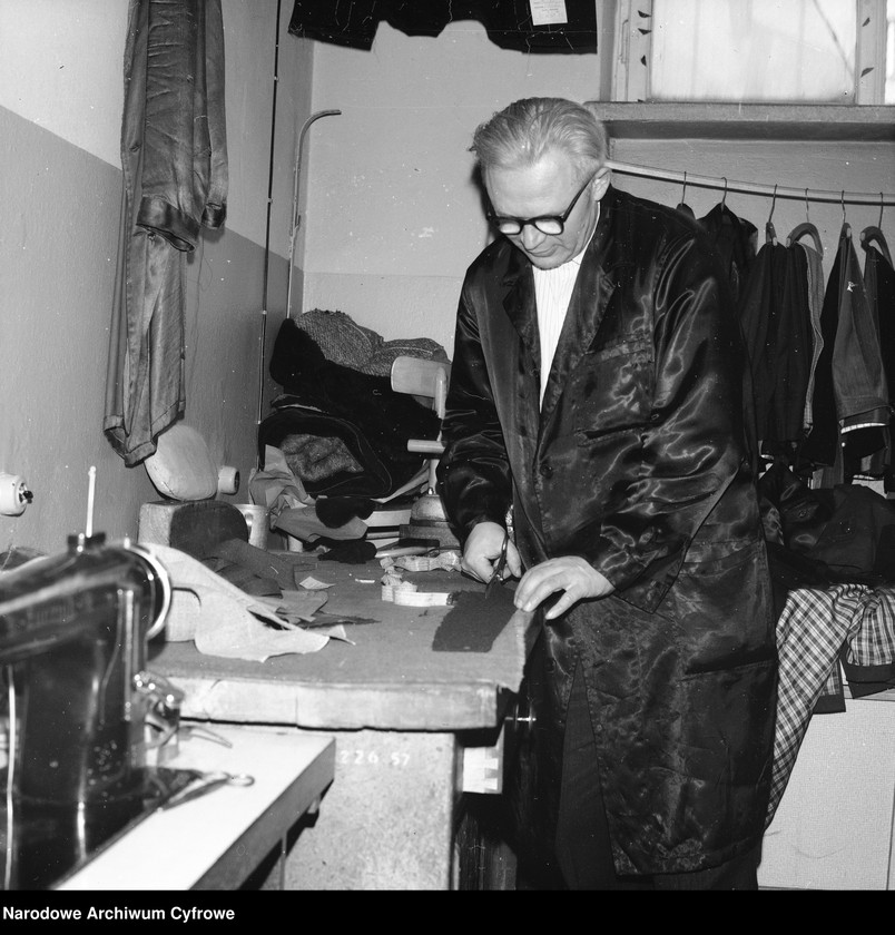 image.from.unit.number "Przedsiębiorstwo Krawiecko-Kuśnierskie Stołecznego Przemysłu Terenowego "Ambasador""