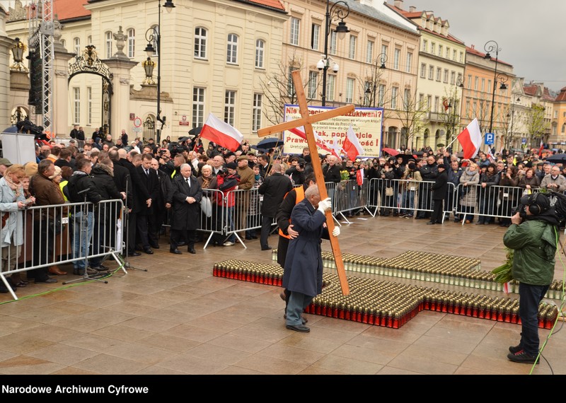 Obraz 20 z jednostki "Uroczystość upamiętniająca czwartą rocznicę katastrofy smoleńskiej"