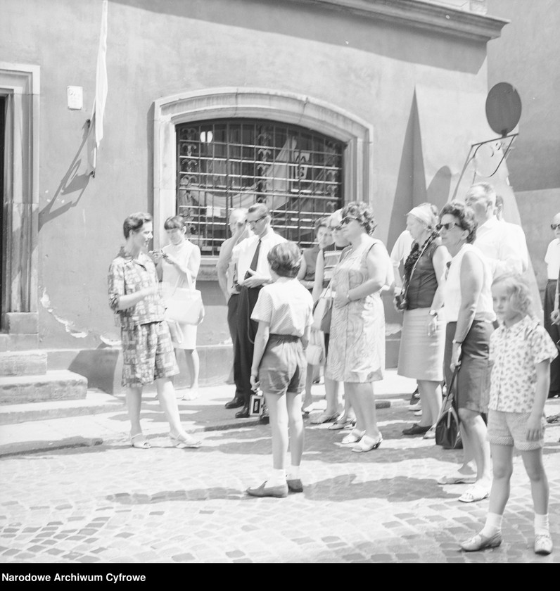 image.from.unit.number "Cudzoziemcy zwiedzający Warszawę"