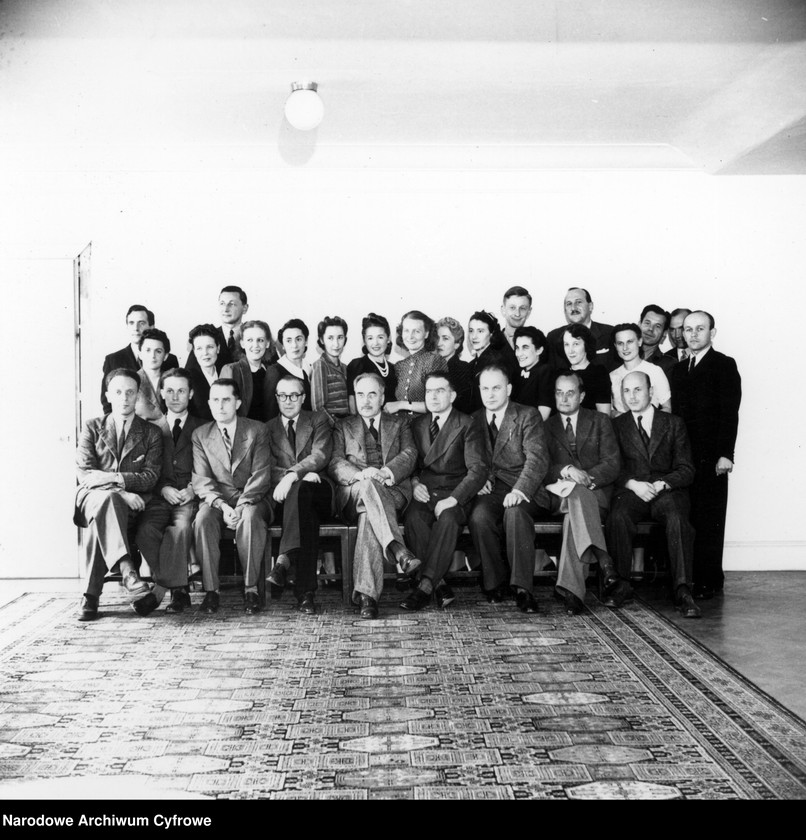 image.from.unit.number "Minister Stanisław Kot w otoczeniu pracowników ministerstwa spraw wewnętrznych"