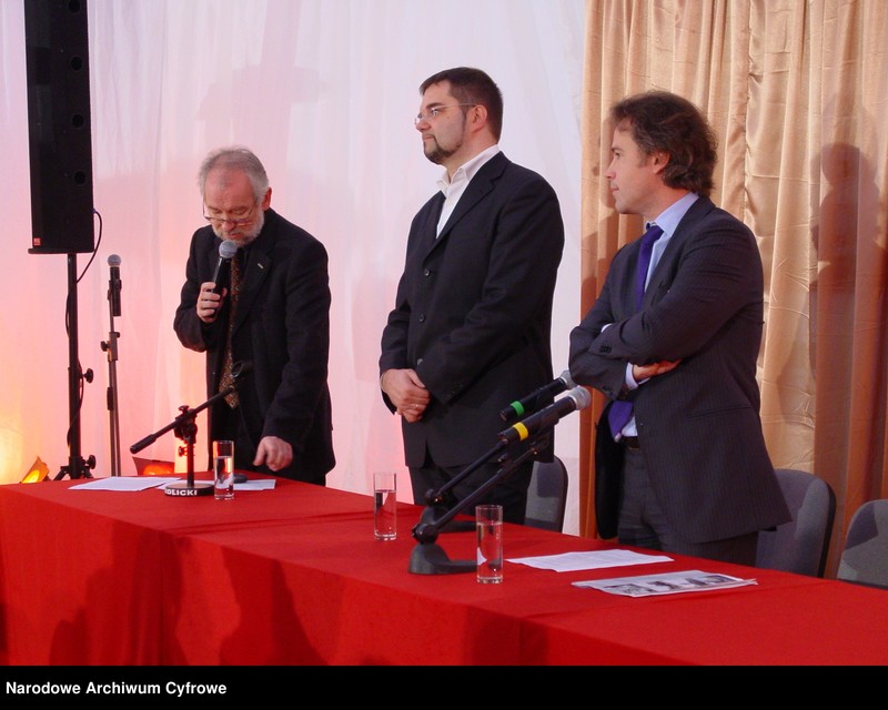 image.from.unit.number "Warszawa. Pasaż Wiecha. Wystawa "Ściana Wschodnia czyli spacerkiem po Pasażu Wiecha""