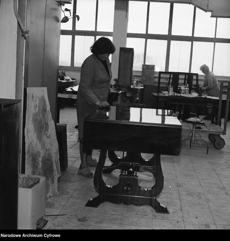 image.from.unit.number "Zakłady Wytwórcze Mebli Artystycznych Henryków"