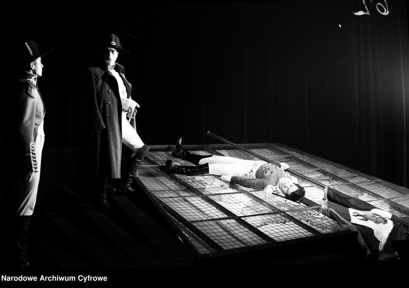 image.from.unit.number "Warszawa. Teatr Powszechny - sztuka "Wojna i pokój""