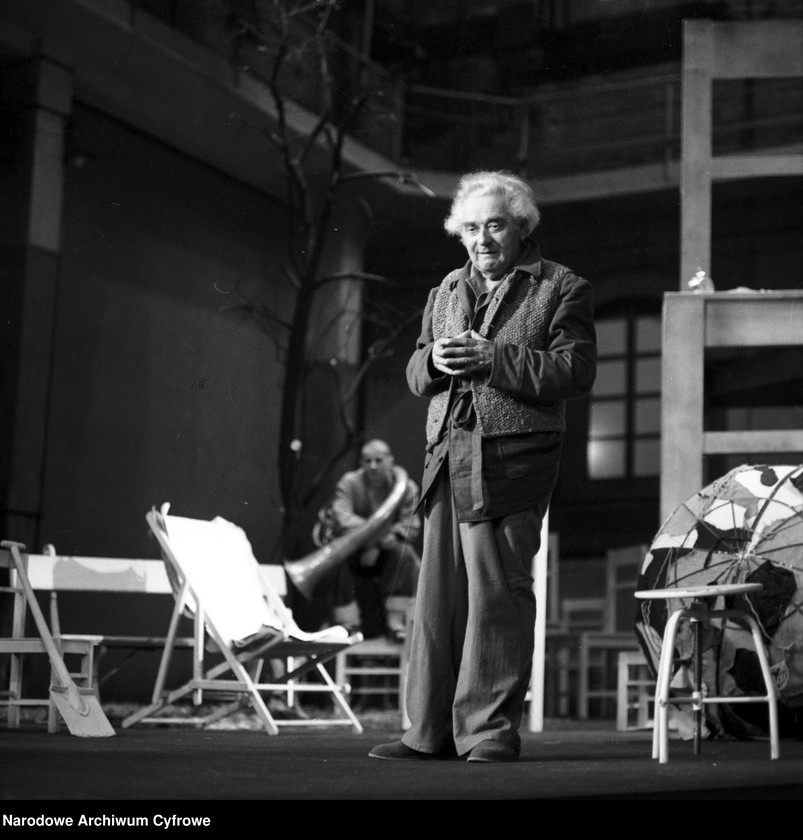 image.from.unit.number "Warszawa. Teatr Nowy - sztuka "Senat szaleńców""