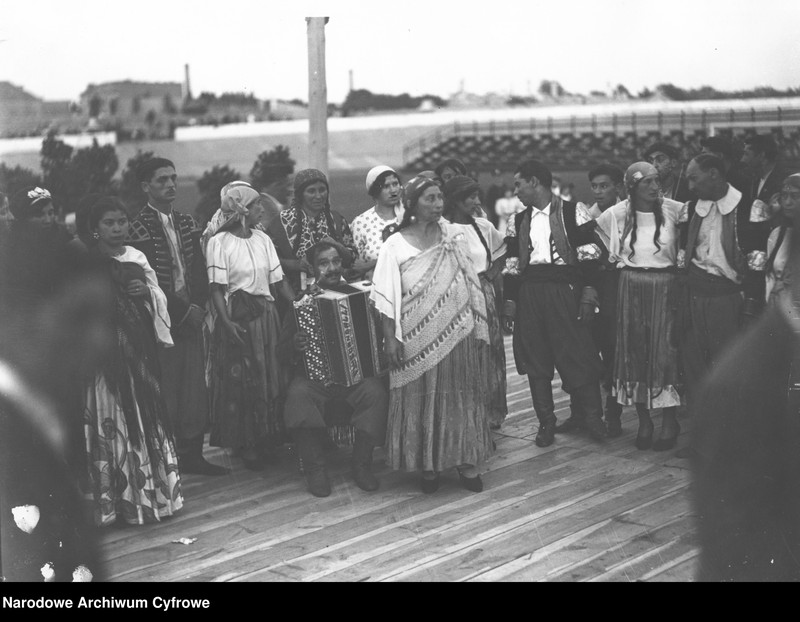 Obraz 16 z jednostki "Wybory i koronacja króla polskich Cyganów na Stadionie Wojska Polskiego w Warszawie"