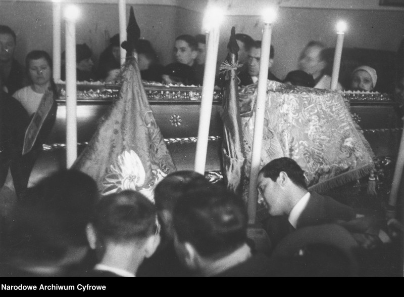 Obraz 2 z jednostki "Pogrzeb przywódcy narodu cygańskiego Matejasza Kwieka"