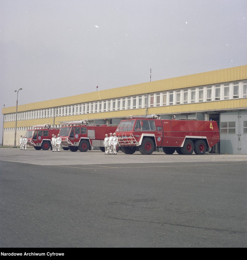image.from.unit.number "Lotniskowa Straż Pożarna w Porcie Lotniczym Warszawa-Okęcie"