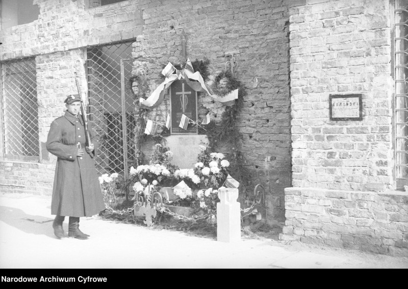 image.from.unit.number "Miejsca egzekucji i mogiły poległych w Warszawie"