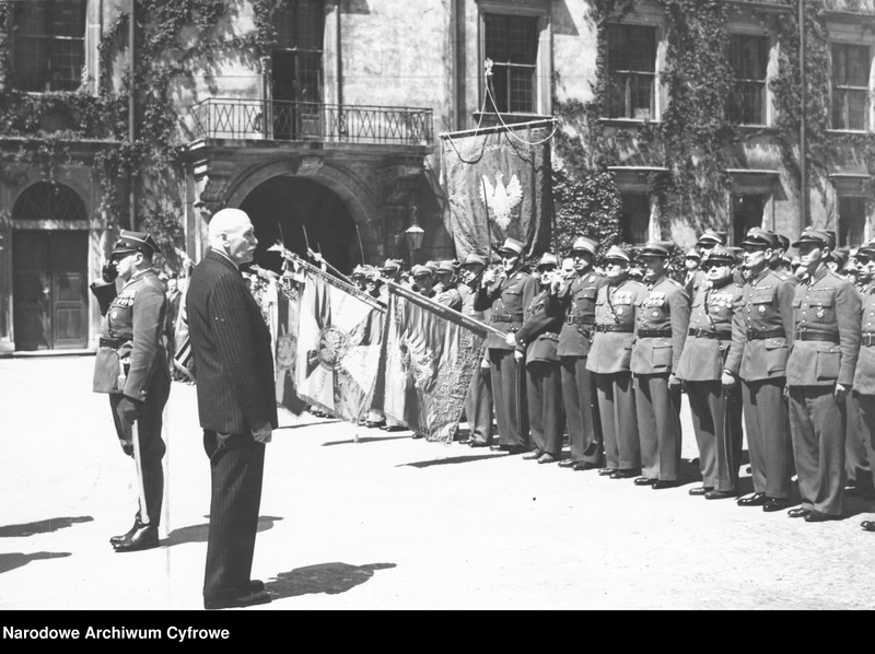 image.from.unit.number "Zjazd członków Związku byłych Ochotników Armii Polskiej w Warszawie"