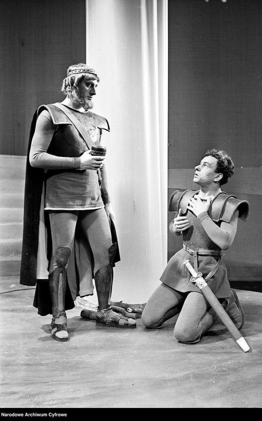 image.from.unit.number "Warszawa. Teatr Młodej Warszawy - sztuka "Ifigenia (Wiatr za dziewczynę)""