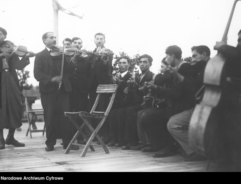 Obraz 14 z jednostki "Wybory i koronacja króla polskich Cyganów na Stadionie Wojska Polskiego w Warszawie"